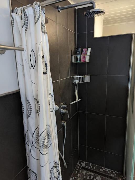 Ferienwohnung Philippi - Moselblick Mit Grosser Dachterrasse, 75 Qm, Hunde Willkommen 메링 외부 사진